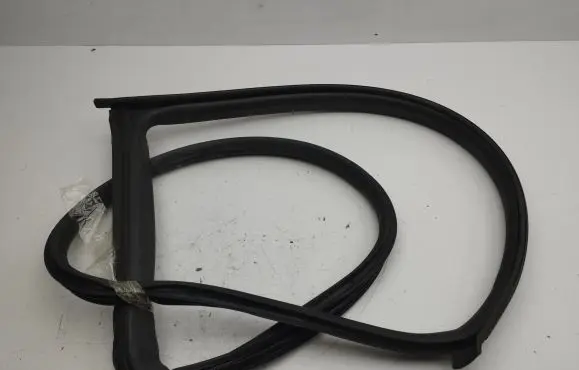 Maserati Ghibli Front door rubber seal