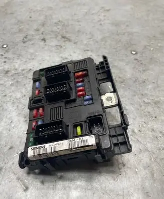 Citroen Xsara Picasso Fuse module 9643498880