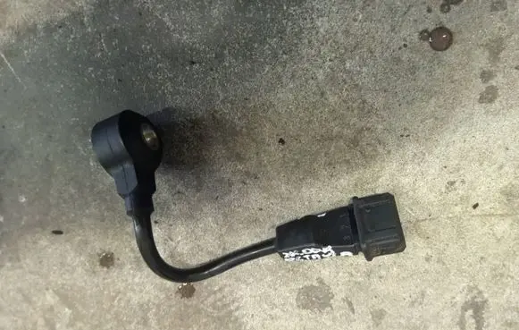 Skoda Octavia Mk1 (1U) Detonation knock sensor 06a905377a