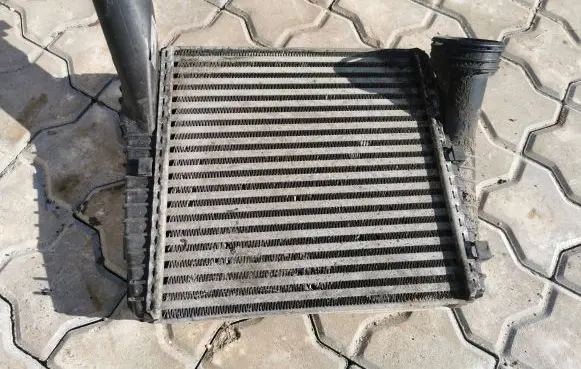 Volkswagen Touareg I Intercooler radiator 7L0145803A