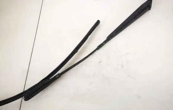 Opel Zafira B Front wiper blade arm 13145564
