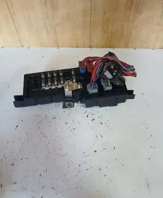 Volvo V70 Fuse module 8637841 518717004 02011813472