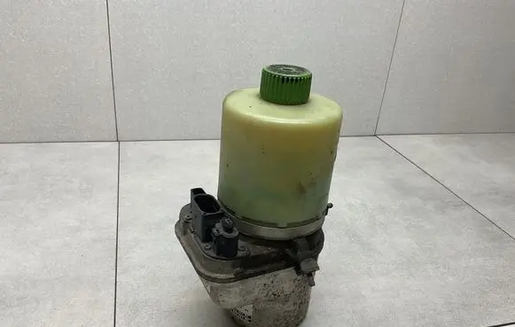 Audi A1 Power steering pump 6R0423156C