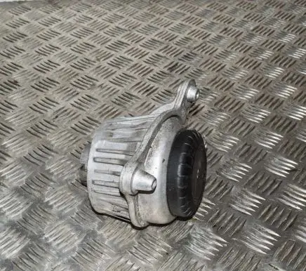 Mercedes-Benz C W205 Engine mount bracket A2052406717