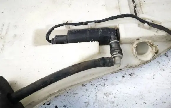 BMW 5 GT F07 Headlight washer pump 6712721779202 67127217792-02