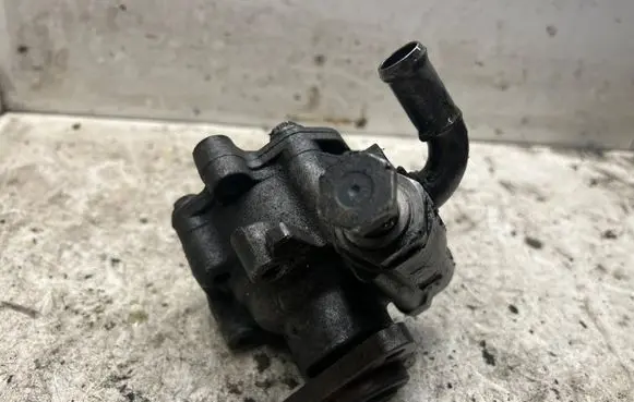 Audi Q7 4L Power steering pump 7L8422154