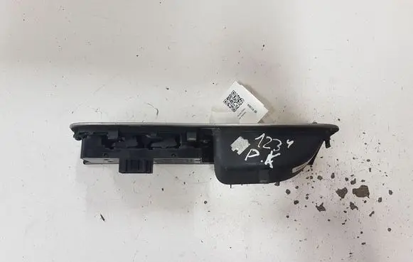 Volvo V50 Electric window control switch 8663817 30773427 30773428