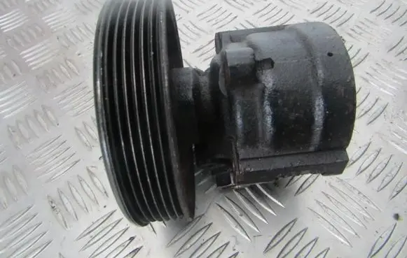 Citroen C5 Power steering pump 9640485880