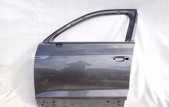 Volkswagen Touareg III Front door