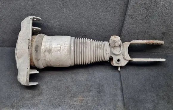 Volkswagen Touareg I Front air suspension shock absorber 7L6616040D
