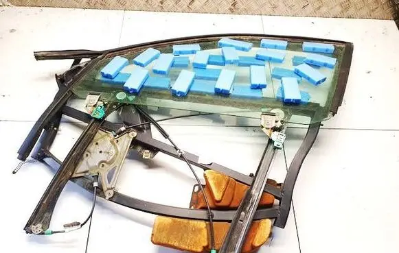 Audi A4 S4 B5 8D Front door window/glass frame 