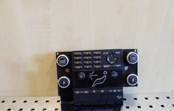 Volvo XC70 Climate control unit 30782911