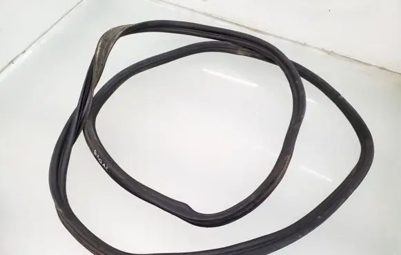 Nissan Pulsar Trunk rubber seal (body) 