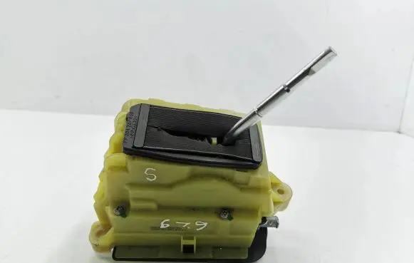 Mercedes-Benz C W204 Gear selector A2042673724 08084124