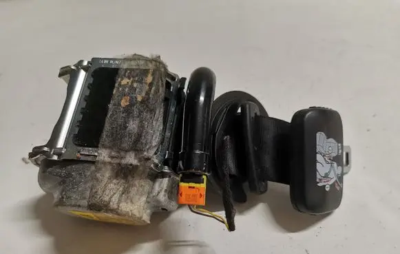 Audi Q7 4M Third row seat belt 4M0857737