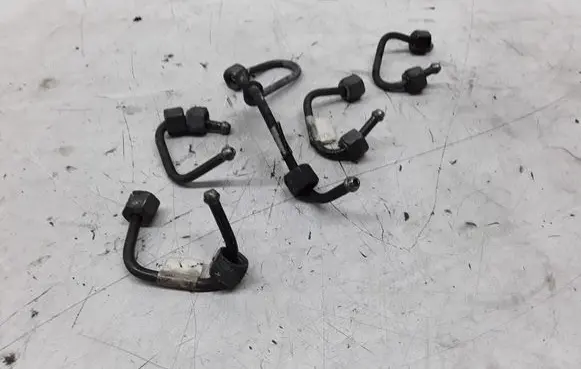 Fuel injector supply line/pipe