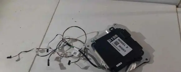 Tesla Model X Door control unit/module 105018300D 21092015 FCD5600302