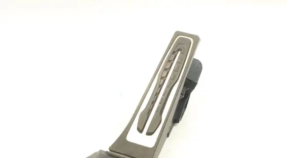 Accelerator throttle pedal