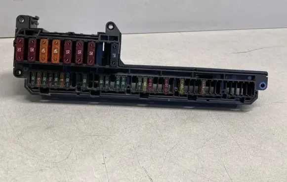 BMW 5 E60 E61 Fuse module 15613290