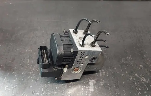 Volkswagen PASSAT B5 ABS Pump 8E0614111AB 0265216559 0273004281