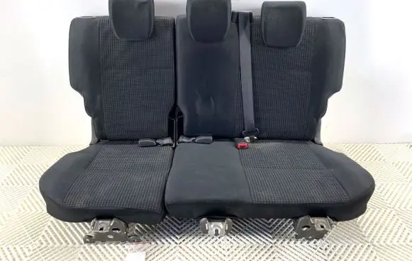 Suzuki Swift I Second row seats 