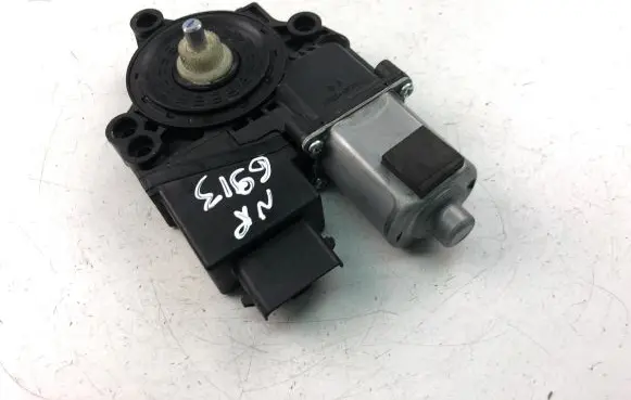 KIA Ceed Front door window regulator motor 82460A2010