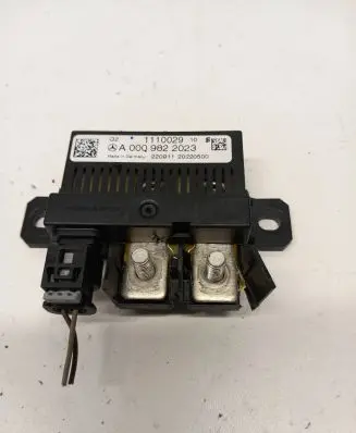 Mercedes-Benz E W212 Charging relay A0009822023 1110029