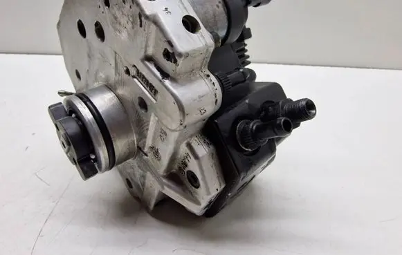 Volvo V70 Fuel injection high pressure pump 8689590 076311 0445010043