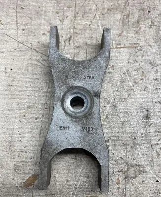 Volkswagen PASSAT B7 Fuel Injector clamp holder 03L216A
