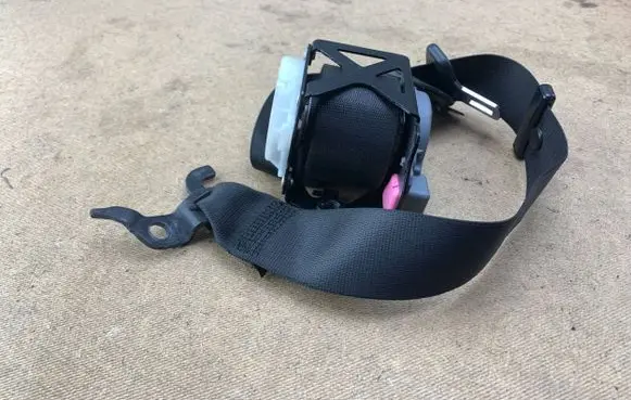 BMW X4 F26 Front seatbelt 7258431