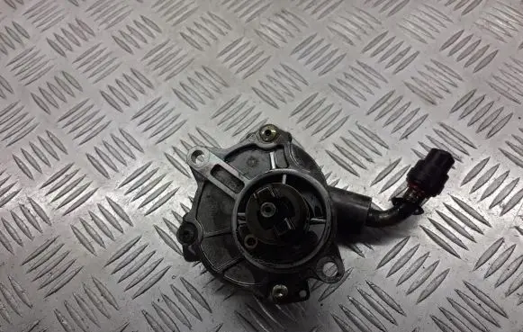 Mercedes-Benz C W203 Vacuum pump 6112300265