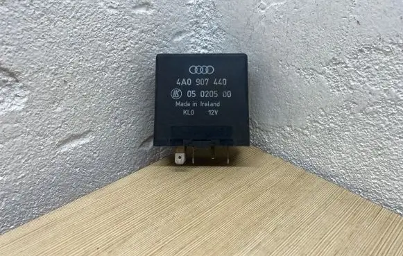 Audi A6 S6 C5 4B Window wiper interval relay 4A0907440 05020500