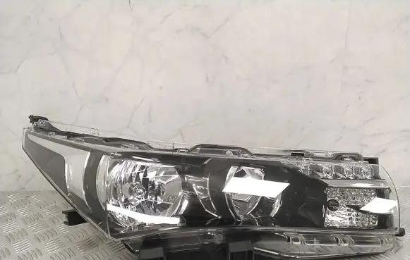 Toyota Corolla E160 E170 Headlight/headlamp 8113002E71