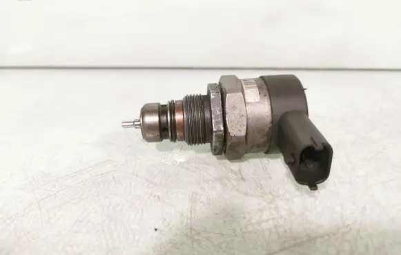 Volvo V70 Fuel pressure regulator 