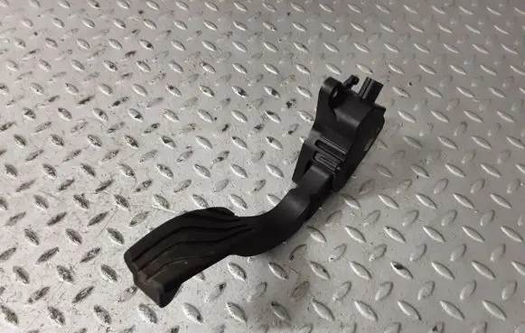 Dacia Sandero III Accelerator throttle pedal 180100912R