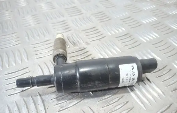 Volkswagen PASSAT B5.5 Headlight washer pump 3B0955681A