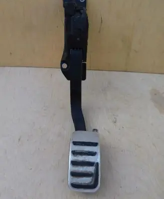 Volvo V40 Accelerator throttle pedal 31341777