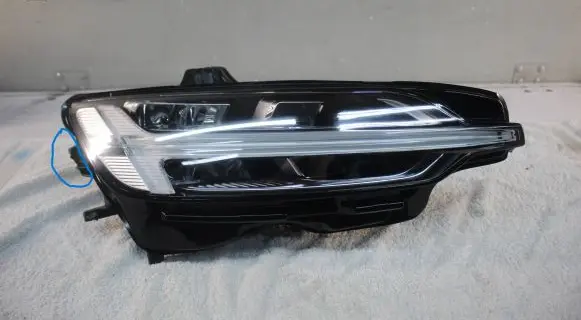 Volvo V60 Headlight/headlamp 32404682