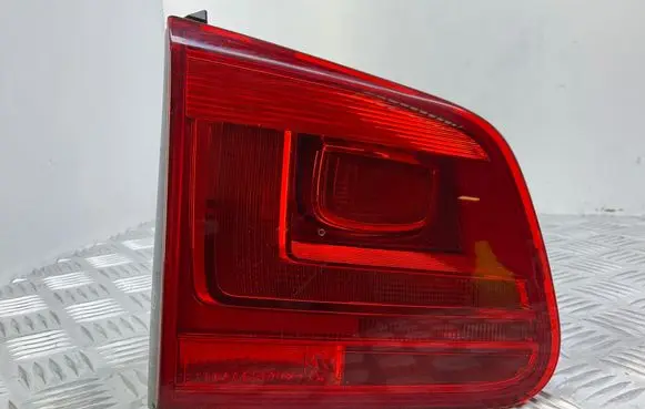 Volkswagen Tiguan Tailgate rear/tail lights 5N0945309