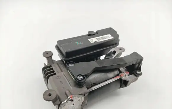 Citroen C4 Grand Picasso Air suspension compressor/pump 9682022980