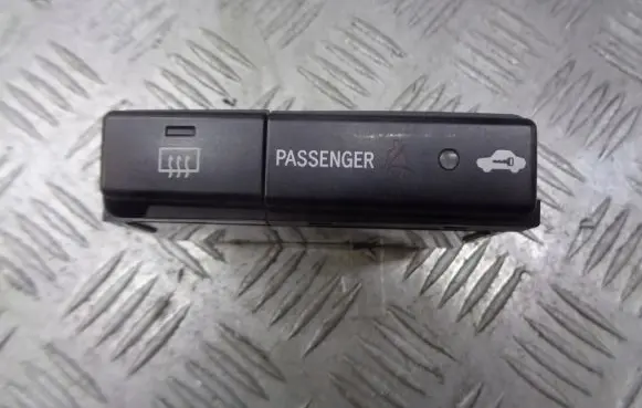Toyota Avensis T250 Mirror heating switch 
