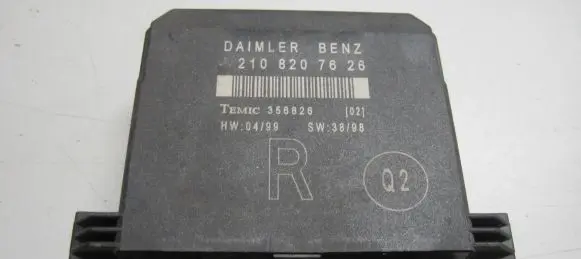 Mercedes-Benz E W210 Door control unit/module 2108207626