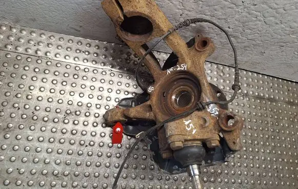 Front wheel hub spindle knuckle