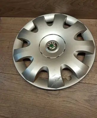 Skoda Octavia Mk2 (1Z) R15 wheel hub/cap/trim 1Z0601147 SK10071