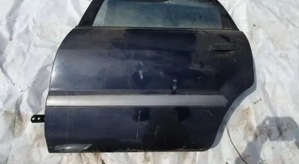Mitsubishi Space Wagon Rear door