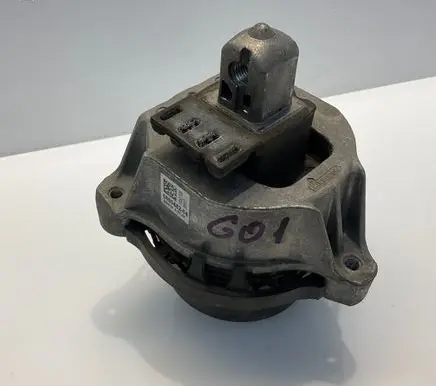 BMW 7 G11 G12 Engine mount bracket 6860482