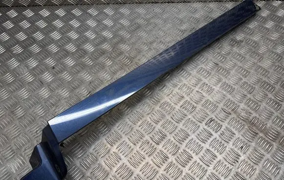 Seat Alhambra (Mk2) Sliding door rail trim 7n0843796