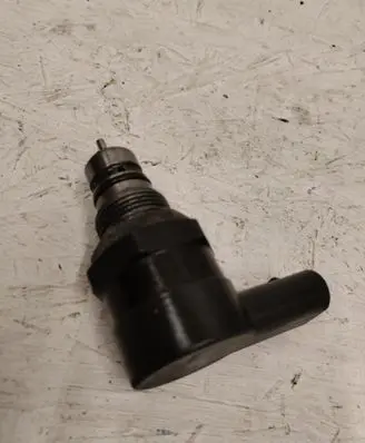 BMW 5 E60 E61 Fuel pressure regulator 0281002481 20072070 3208