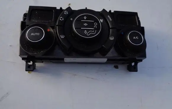 Peugeot 3008 I Climate control unit