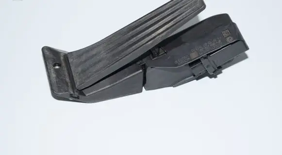 BMW 1 E81 E87 Accelerator throttle pedal 6786589